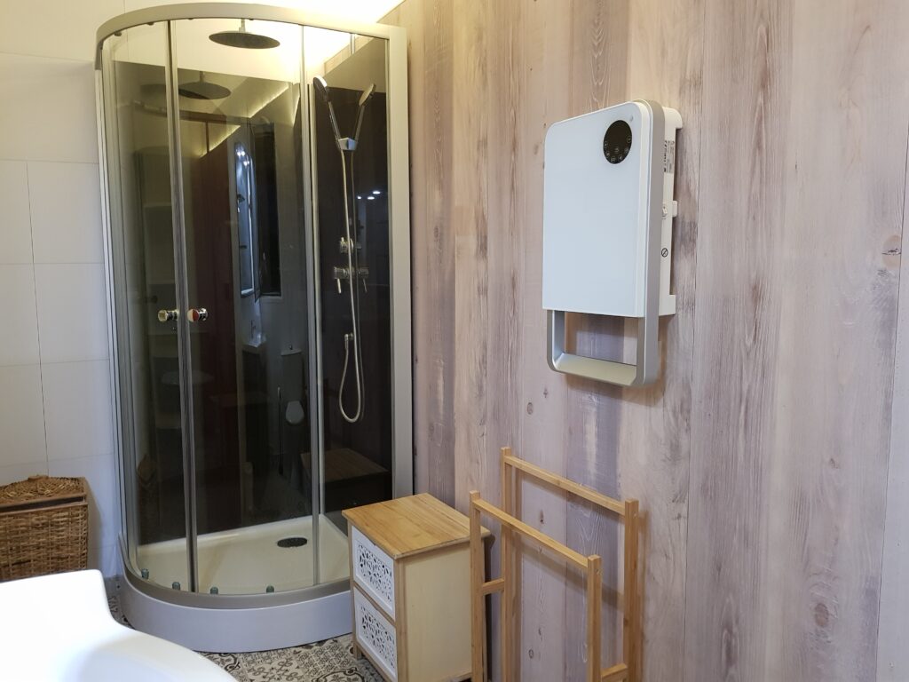 Salle de bains spacieuse